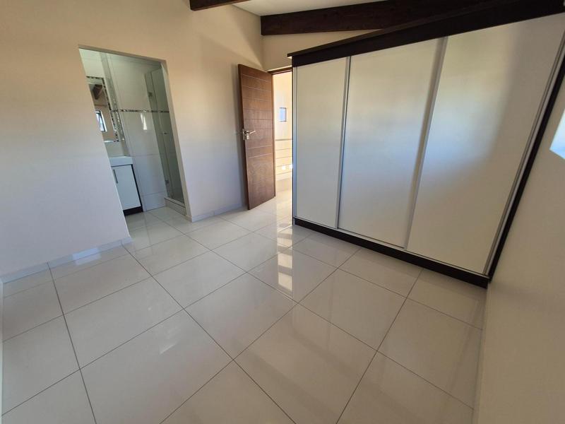 To Let 3 Bedroom Property for Rent in Bloubergrant Western Cape